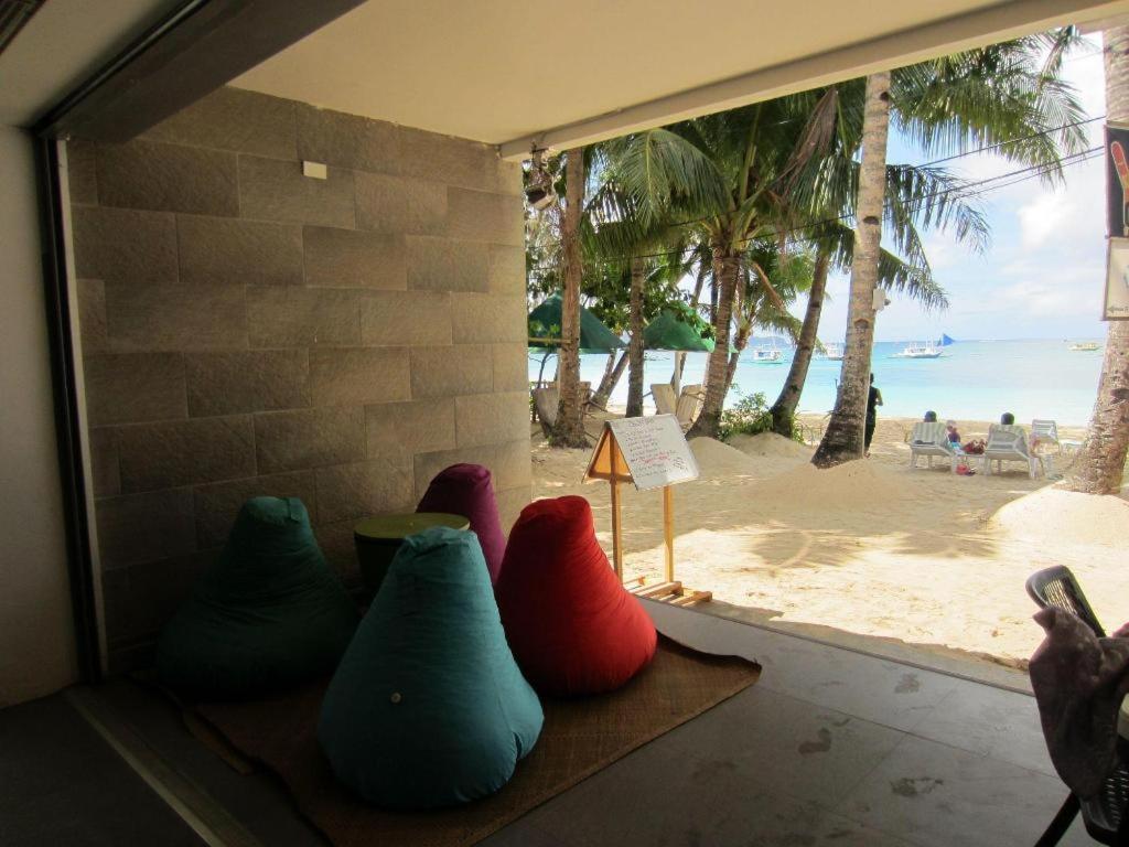 B Pod Hotel Manoc-Manoc Exterior photo